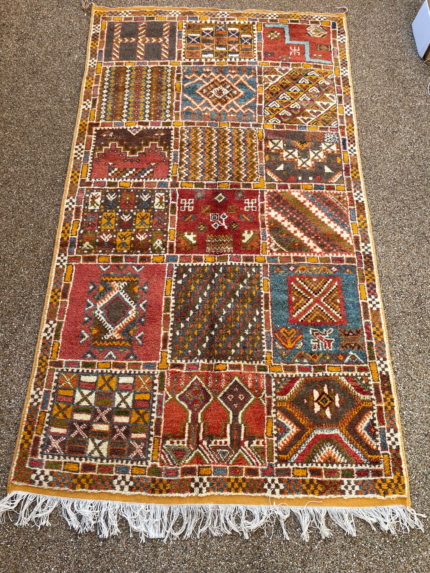 Taznackt Berber Rug