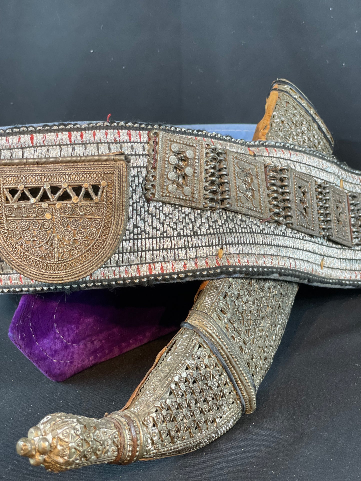 Antique Yemeni Jambiya with belt